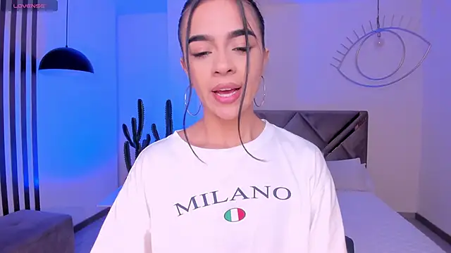 Snapshot of AlanaCraft chatting on November 2025 12:27:01 PM AlanaCraft online show from November 2025 12:27:01 PM