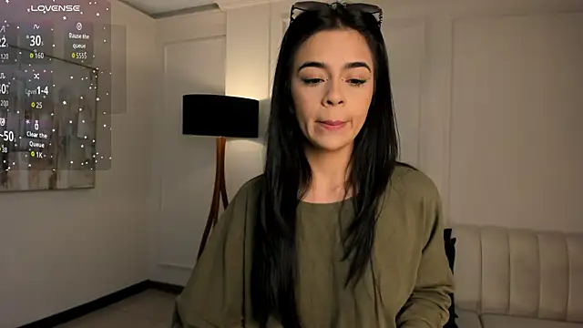 Snapshot of AlanaCraft chatting on November 2025 12:04:01 PM AlanaCraft online show from November 2025 12:04:01 PM