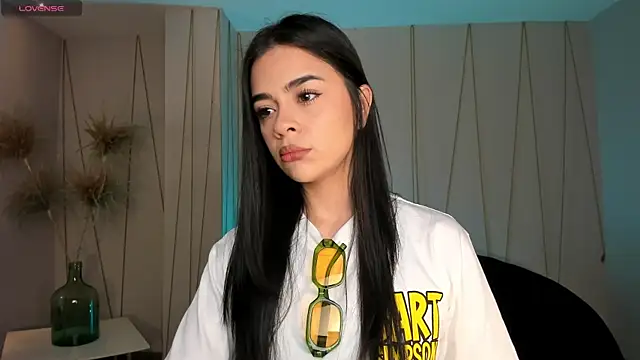 Snapshot of AlanaCraft chatting on January 2026 12:07:02 PM AlanaCraft online show from January 2026 12:07:02 PM