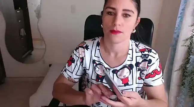 Snapshot of LUCY_LI chatting on December 2024 06:15:02 PM LUCY LI online show from December 2024 06:15:02 PM