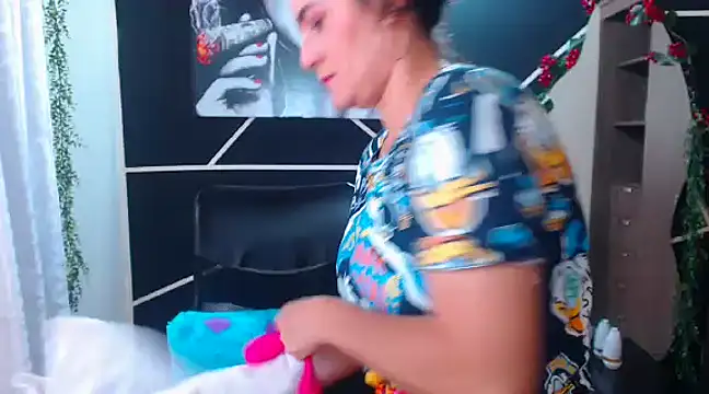 Snapshot of LUCY_LI chatting on March 2025 09:40:02 PM LUCY LI online show from March 2025 09:40:02 PM