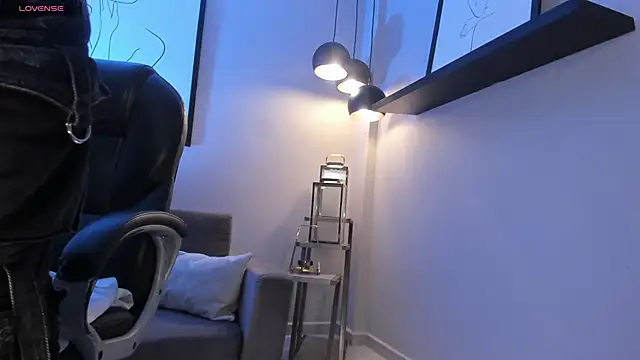 Snapshot of MaddisonLowe chatting on April 2026 09:13:01 PM MaddisonLowe online show from April 2026 09:13:01 PM