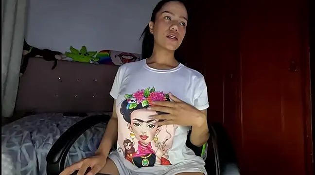 Snapshot of Ale_xandra chatting on February 2025 12:54:02 AM Ale xandra online show from February 2025 12:54:02 AM