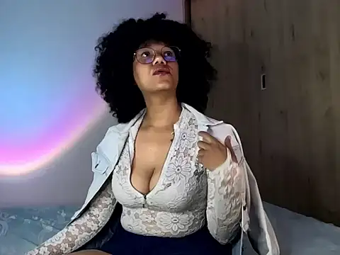 Snapshot of Ale_xandra chatting on April 2026 12:19:01 AM Ale xandra online show from April 2026 12:19:01 AM