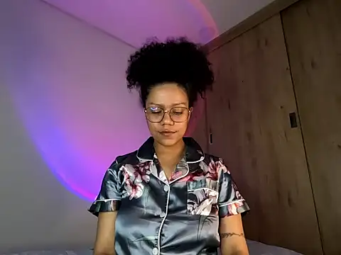 Snapshot of Ale_xandra chatting on April 2026 01:19:02 AM Ale xandra online show from April 2026 01:19:02 AM
