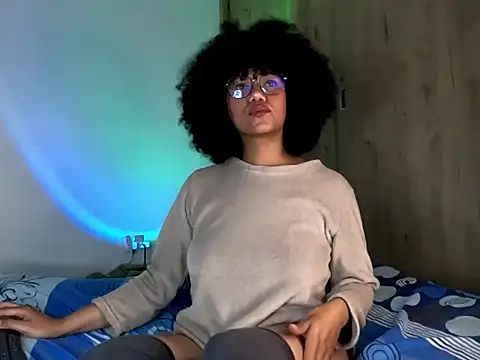 Snapshot of Ale_xandra chatting on May 2026 11:46:01 PM Ale xandra online show from May 2026 11:46:01 PM
