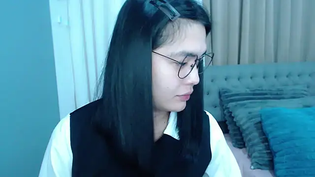 zhaviahale21 online show from October 2025 01:32:01 PM