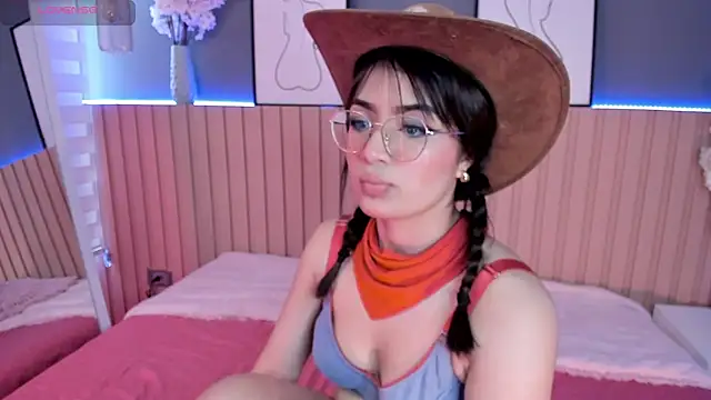 Megan mooree  online show from February 2025 03:08:01 PM