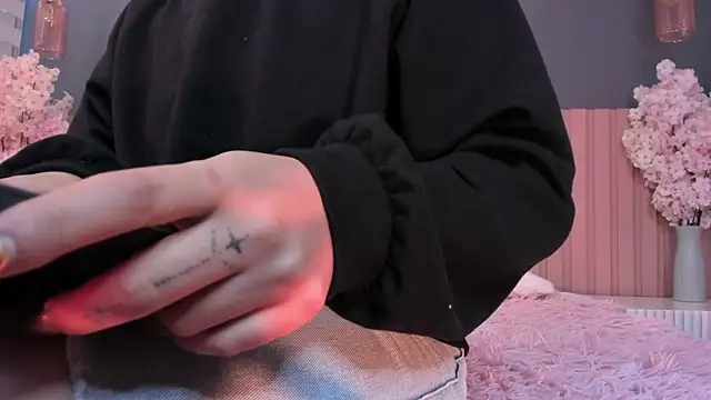 Megan mooree  online show from February 2025 12:01:02 PM