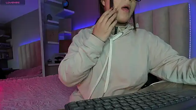 Megan mooree  online show from March 2025 11:39:02 AM