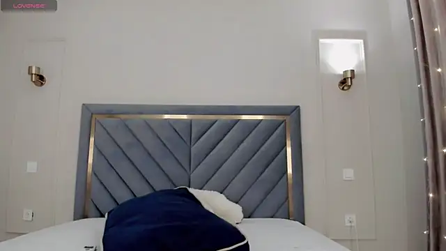 oxxx me online show from February 2025 02:09:02 AM