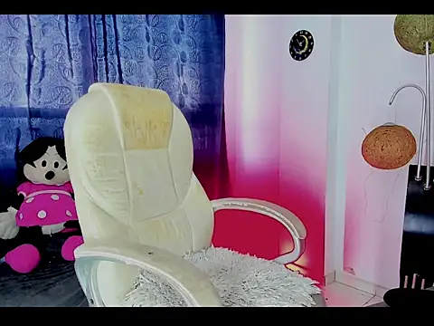 bloom444 online show from April 2026 09:24:01 PM