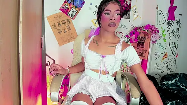 bloom444 online show from May 2026 01:03:01 AM