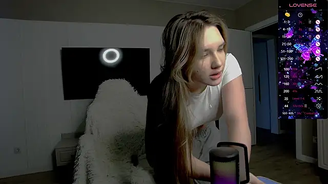 Holly Molii online show from November 2025 07:08:01 AM