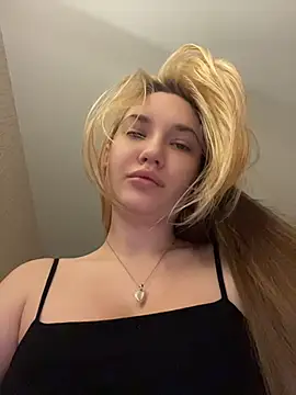 Holly Molii online show from June 2026 08:56:01 AM