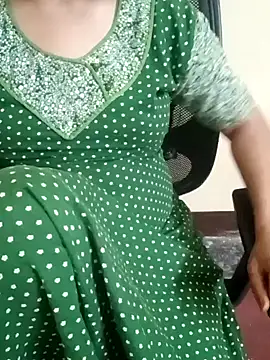 Snapshot of yourtamilcouple chatting on February 2025 06:04:01 PM yourtamilcouple online show from February 2025 06:04:01 PM