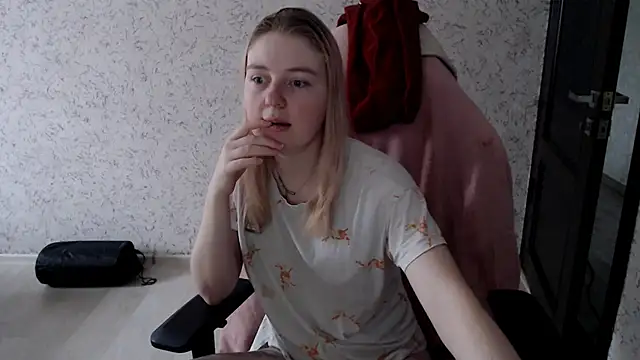 Snapshot of EvaAndLilith chatting on February 2025 05:58:01 AM EvaAndLilith online show from February 2025 05:58:01 AM