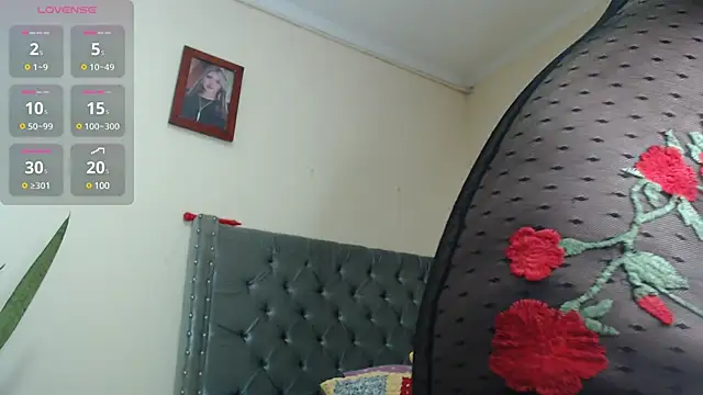 Snapshot of Emmy_flow chatting on December 2024 01:34:01 AM Emmy flow online show from December 2024 01:34:01 AM