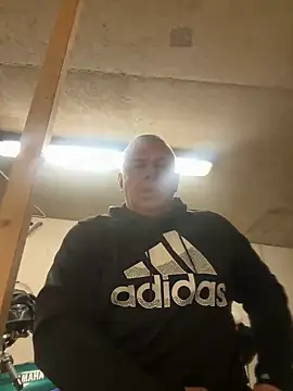 JakubW79 online show from December 2024 03:19:01 AM