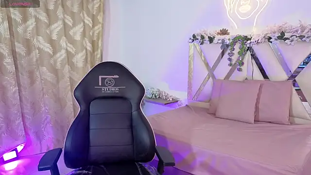 hina tay online show from March 2026 03:23:01 AM