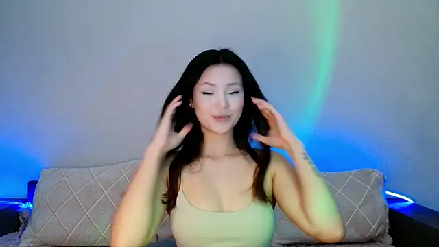 Min Jee  online show from April 2026 08:57:01 PM