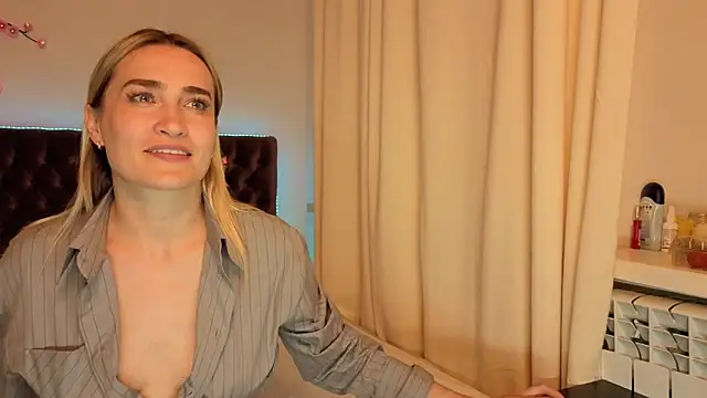 KateOwyns online show from May 2026 11:52:02 AM