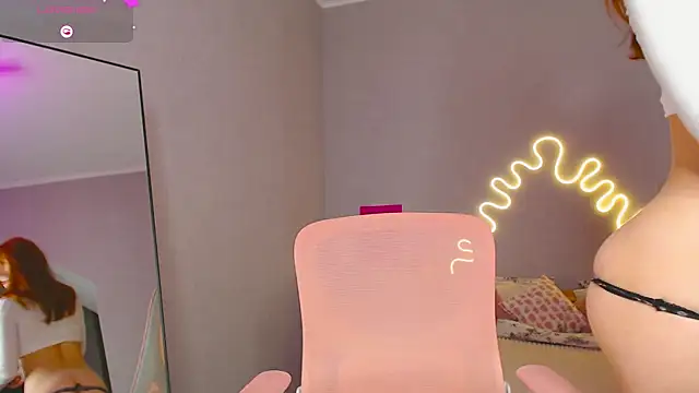 Red  Candy online show from February 2025 05:54:01 PM