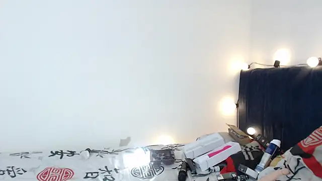 Snapshot of Bitsy_Messy chatting on December 2024 06:32:02 AM Bitsy Messy online show from December 2024 06:32:02 AM