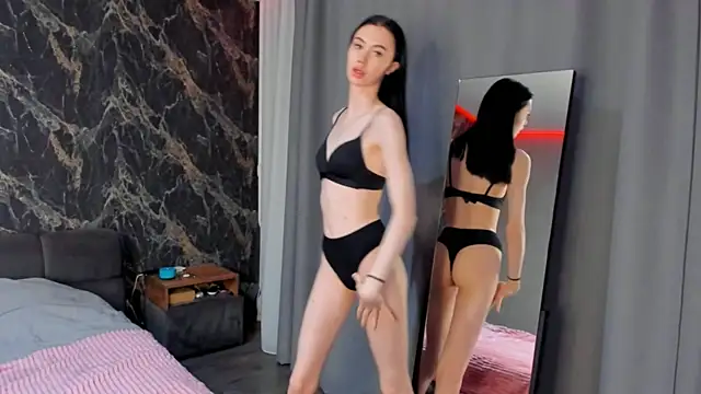 emilia walton online show from November 2025 01:54:02 PM