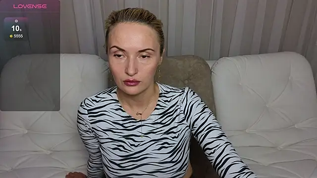 Snapshot of AlisssaRose chatting on December 2024 04:12:02 PM AlisssaRose online show from December 2024 04:12:02 PM