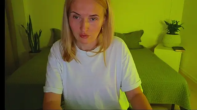 Snapshot of AlisssaRose chatting on March 2025 11:31:01 PM AlisssaRose online show from March 2025 11:31:01 PM