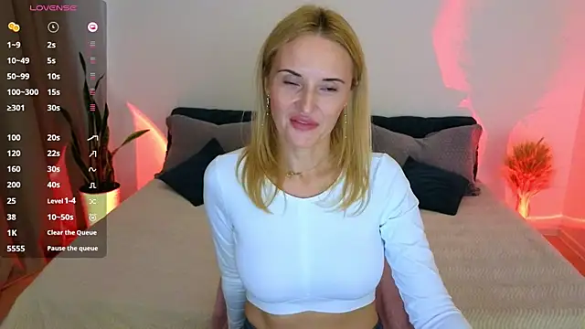 Snapshot of AlisssaRose chatting on October 2025 08:41:02 PM AlisssaRose online show from October 2025 08:41:02 PM