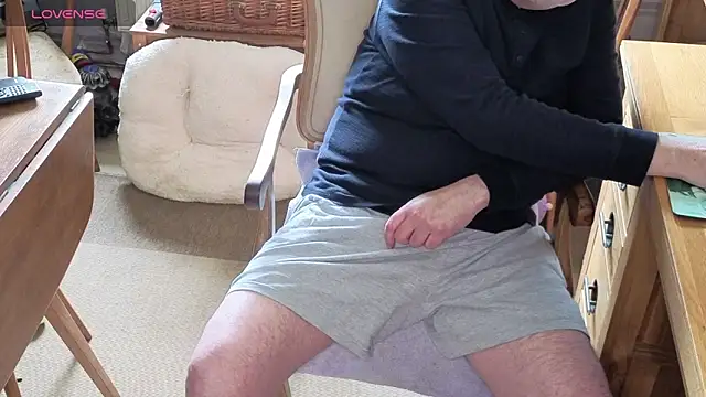 Adamdaddybear online show from June 2026 01:55:01 PM