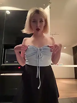 Snapshot of XMelissaX chatting on May 2026 09:33:02 PM XMelissaX online show from May 2026 09:33:02 PM