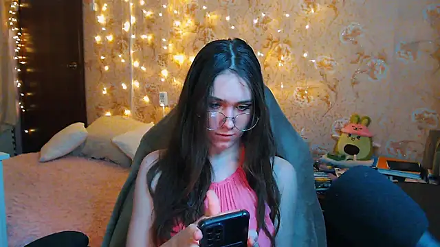 fluffy kitty  online show from January 2026 07:27:02 PM