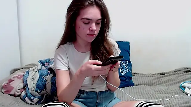 Snapshot of SallyMkn chatting on February 2025 12:17:01 PM SallyMkn online show from February 2025 12:17:01 PM