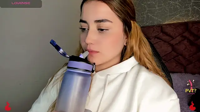 Snapshot of Lucia_star__ chatting on January 2025 06:14:01 PM Lucia star online show from January 2025 06:14:01 PM