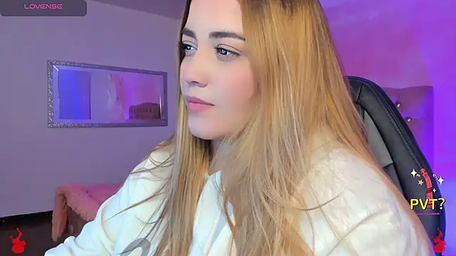 Snapshot of Lucia_star__ chatting on February 2025 03:55:02 AM Lucia star online show from February 2025 03:55:02 AM