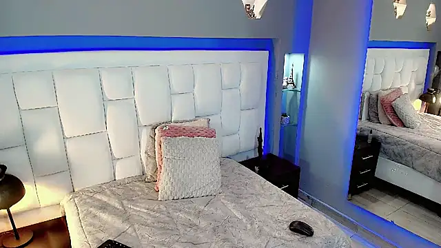 Snapshot of CuteAri chatting on January 2025 12:17:02 AM CuteAri online show from January 2025 12:17:02 AM