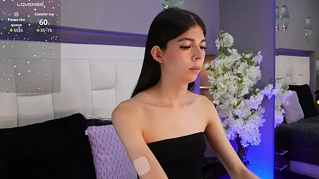 Snapshot of CuteAri chatting on November 2025 08:33:02 PM CuteAri online show from November 2025 08:33:02 PM