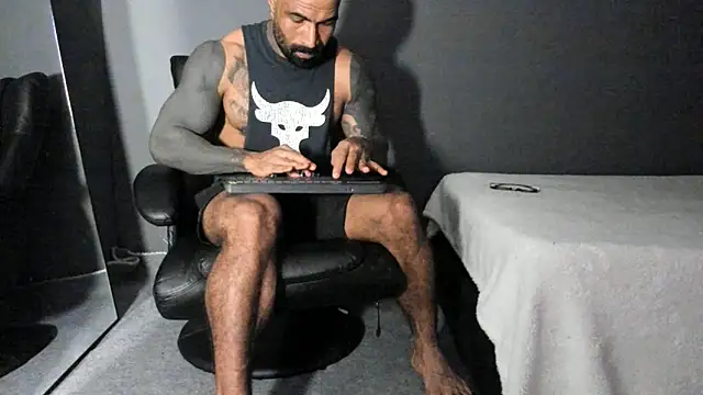 Snapshot of Brock_hurn1 chatting on December 2025 01:14:01 AM Brock hurn1 online show from December 2025 01:14:01 AM