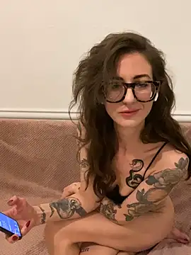 Snapshot of Thunder-Cunt chatting on October 2025 06:47:01 PM Thunder-Cunt online show from October 2025 06:47:01 PM