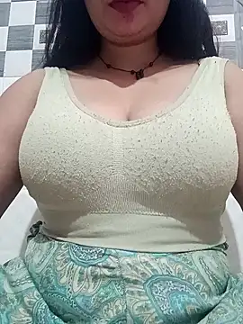 Snapshot of cute-mahek chatting on May 2026 07:19:01 PM cute-mahek online show from May 2026 07:19:01 PM