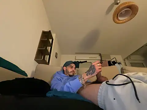 Rebeu313 online show from February 2025 09:43:01 PM