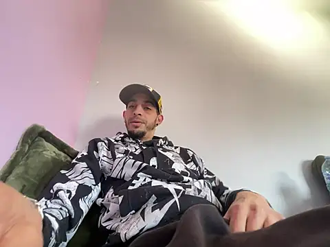 Rebeu313 online show from February 2026 01:11:01 PM