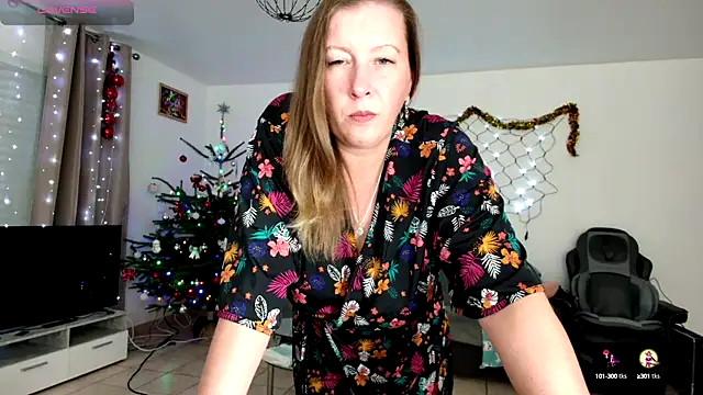 Snapshot of YOUR_ELENA chatting on December 2024 06:20:02 PM YOUR ELENA online show from December 2024 06:20:02 PM