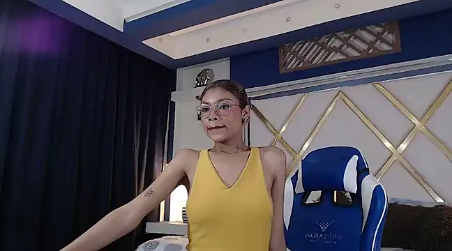 Perla prg online show from March 2025 04:57:02 PM