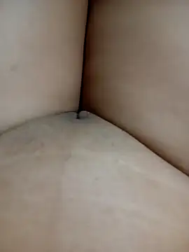 Snapshot of Khaleyssi chatting on February 2026 01:45:04 AM Khaleyssi online show from February 2026 01:45:04 AM