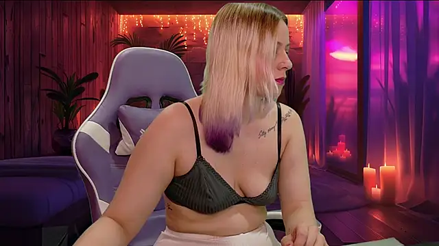 Snapshot of Dolce--Mia---Bianchi__07 chatting on January 2025 11:34:02 PM Dolce--Mia---Bianchi 07 online show from January 2025 11:34:02 PM