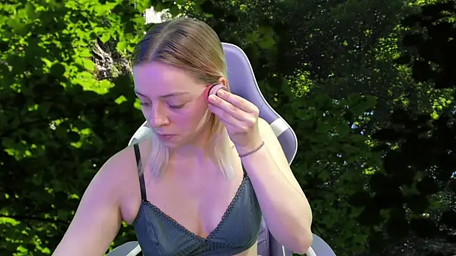 Snapshot of Dolce--Mia---Bianchi__07 chatting on March 2025 08:53:02 AM Dolce--Mia---Bianchi 07 online show from March 2025 08:53:02 AM